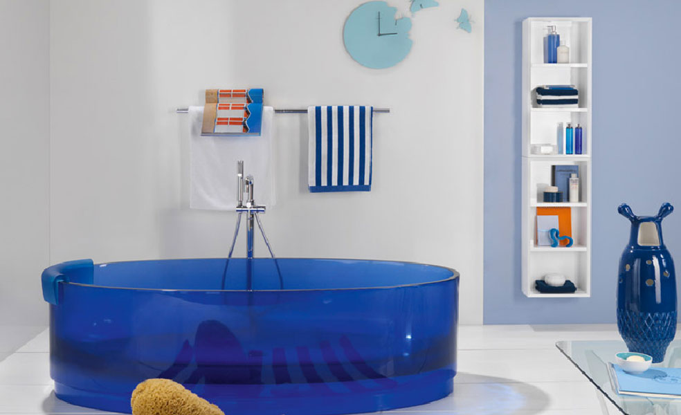Jolie de Regia-salle de bains bleue